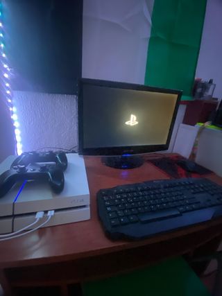 PS4 (PlayStation 4) Blanca + Accesorios