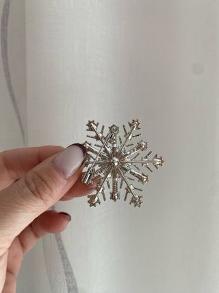 Broche Copo de Nieve Azul y Plateado