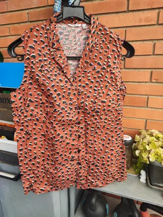 Blusa sin mangas estampado animal print