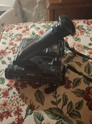 Cámara de vídeo Sanyo VM-E580P VHS-C Antigua