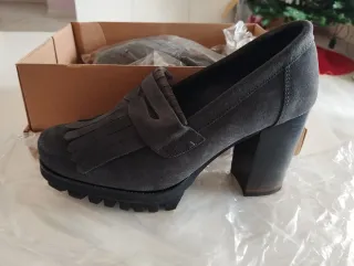 Mocasines tacón y plataforma grises