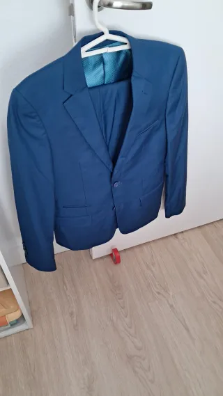 Traje de caballero azul
