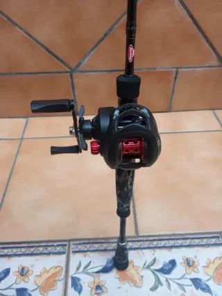 Caña de casting Baitcast Finesse más carrete