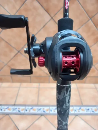 Caña de casting Baitcast Finesse más carrete
