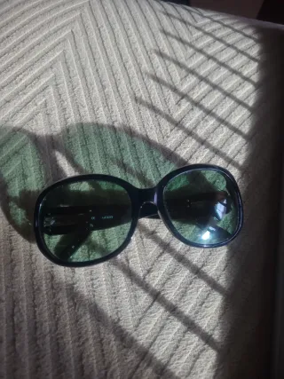 Gafas de sol Guess negras y verdes