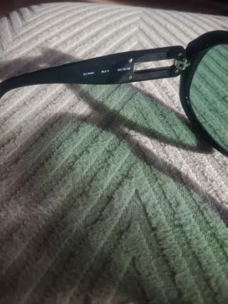 Gafas de sol Guess negras y verdes