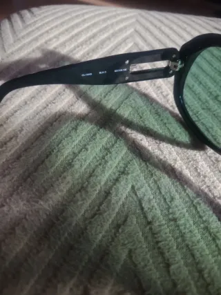 Gafas de sol Guess negras y verdes