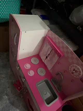 Cocina de juguete de madera rosa