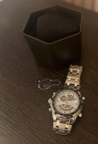 Reloj Skyline Nuevo Plata y Blanco