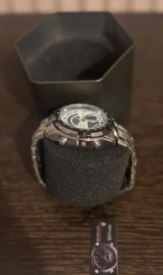 Reloj Skyline Nuevo Plata y Blanco