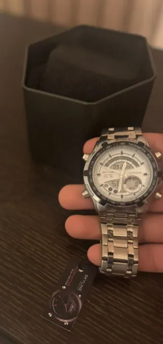 Reloj Skyline Nuevo Plata y Blanco