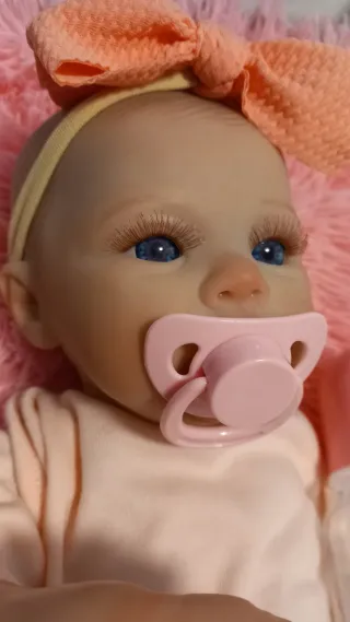 Muñeca bebé reborn con chupete