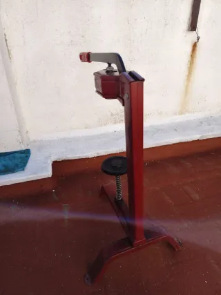 Embotelladora manual roja