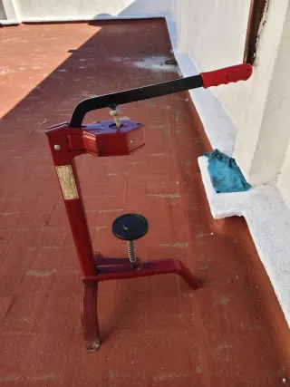 Embotelladora manual roja