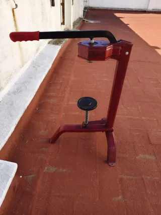 Embotelladora manual roja