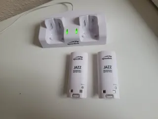 Caricabatterie + 2 batterie per controller Wii