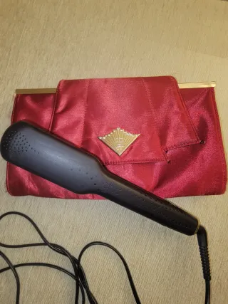 Plancha GHD Gold Max con estuche ignífugo.