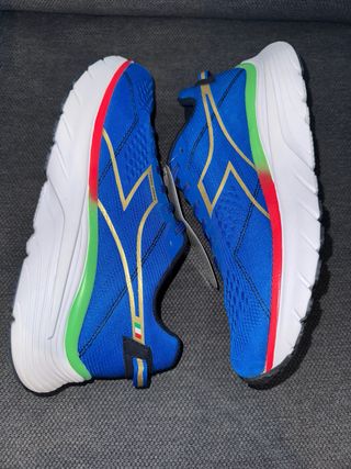 Zapatillas Diadora Azul y Rojo