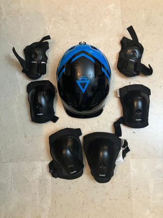 Juego protecciones niño patines casco rodilleras