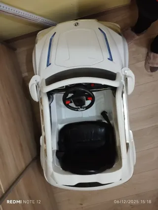 Coche eléctrico infantil blanco