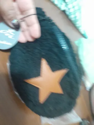 Marsupio nero con stella marrone