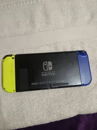 Nintendo Switch Azul y Amarillo