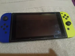 Nintendo Switch Azul y Amarillo
