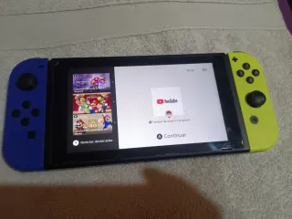 Nintendo Switch Azul y Amarillo