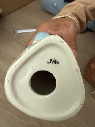 Muñeca de porcelana con sombrero