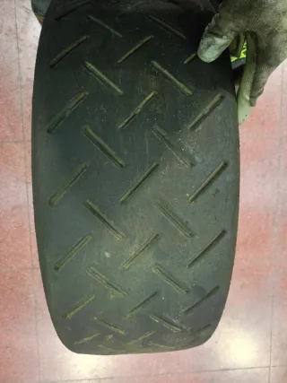 Slicks Michelin 18