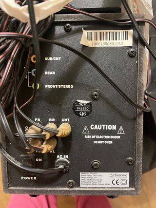 Amplificador con altavoces negros