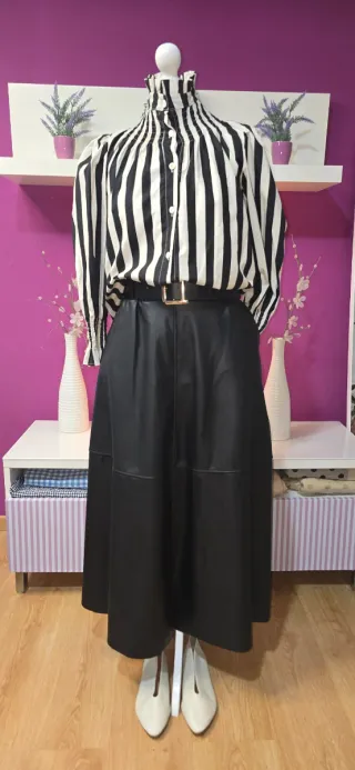 Falda Piel Sintética Negra Bolsillos