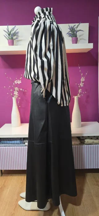 Falda Piel Sintética Negra Bolsillos