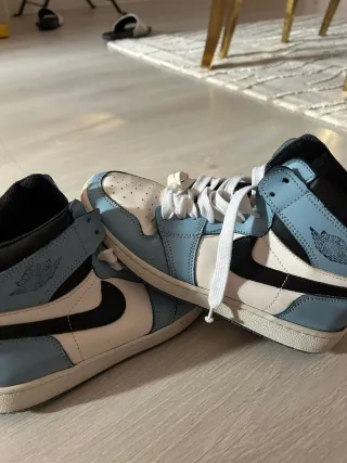 Zapatillas Jordan 1 Azul y Blanco