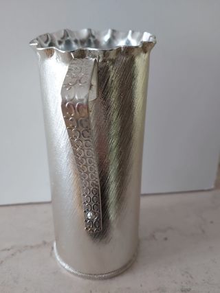 Brocca con bordo ondulato