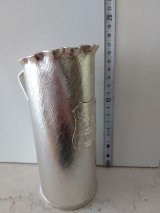 Brocca con bordo ondulato