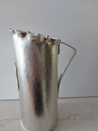 Brocca con bordo ondulato