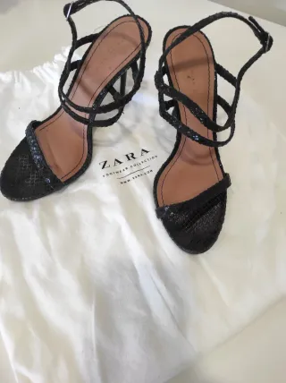 Sandalias de tacón Zara negras