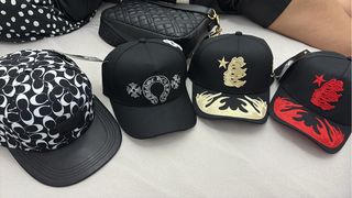 gorras Hellstar y Chrome Hearts