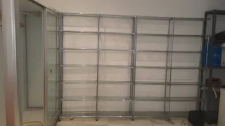 Estanterías de metal y cristal. Se venden por sepa