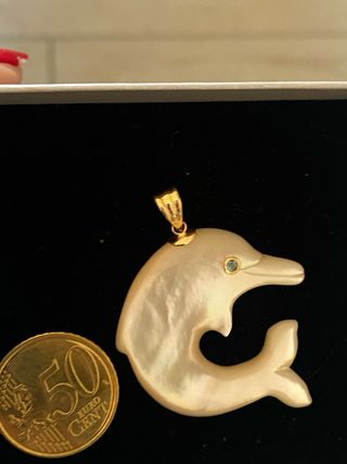 Colgante Delfín Madre Perla y Oro