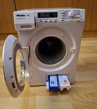 Giocattoli Lavatrice Miele + Stendibiancheria