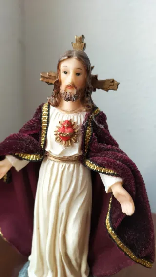 Figura religiosa de resina