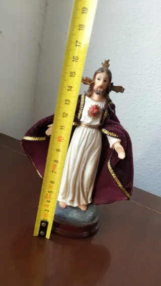 Figura religiosa de resina