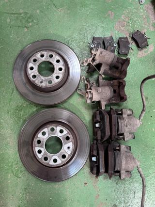 Frenada Golf 5 (Discos y Pinzas)