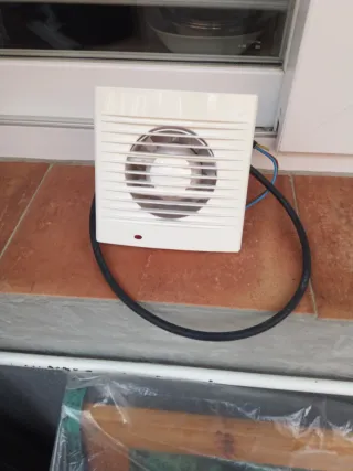 Extractor de baño blanco