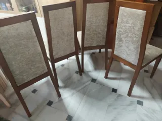 Lote 4 sillas comedor madera maciza tapizadas