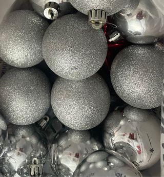 Bolas Navideñas Plateadas y Doradas