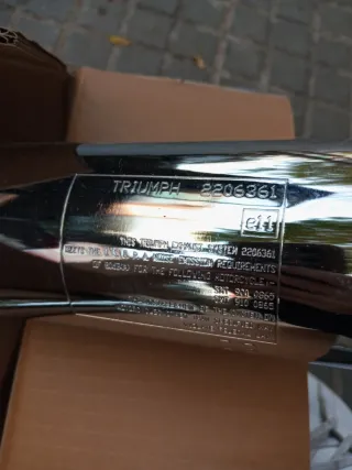 Tubo de escape Triumph 2206361