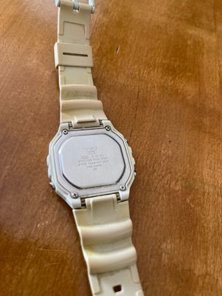 Reloj Casio Digital Beige y Blanco